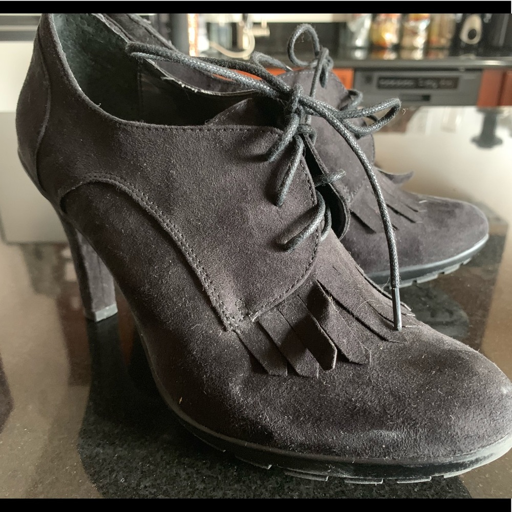Tahari black suede booties size 8M. New